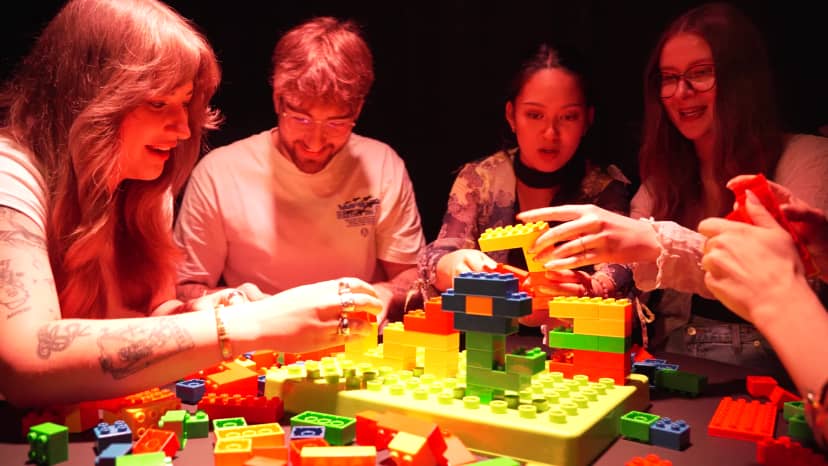 Team Clash Hamburg: Spieler bei der interaktiven Gameshow im Wettkampf