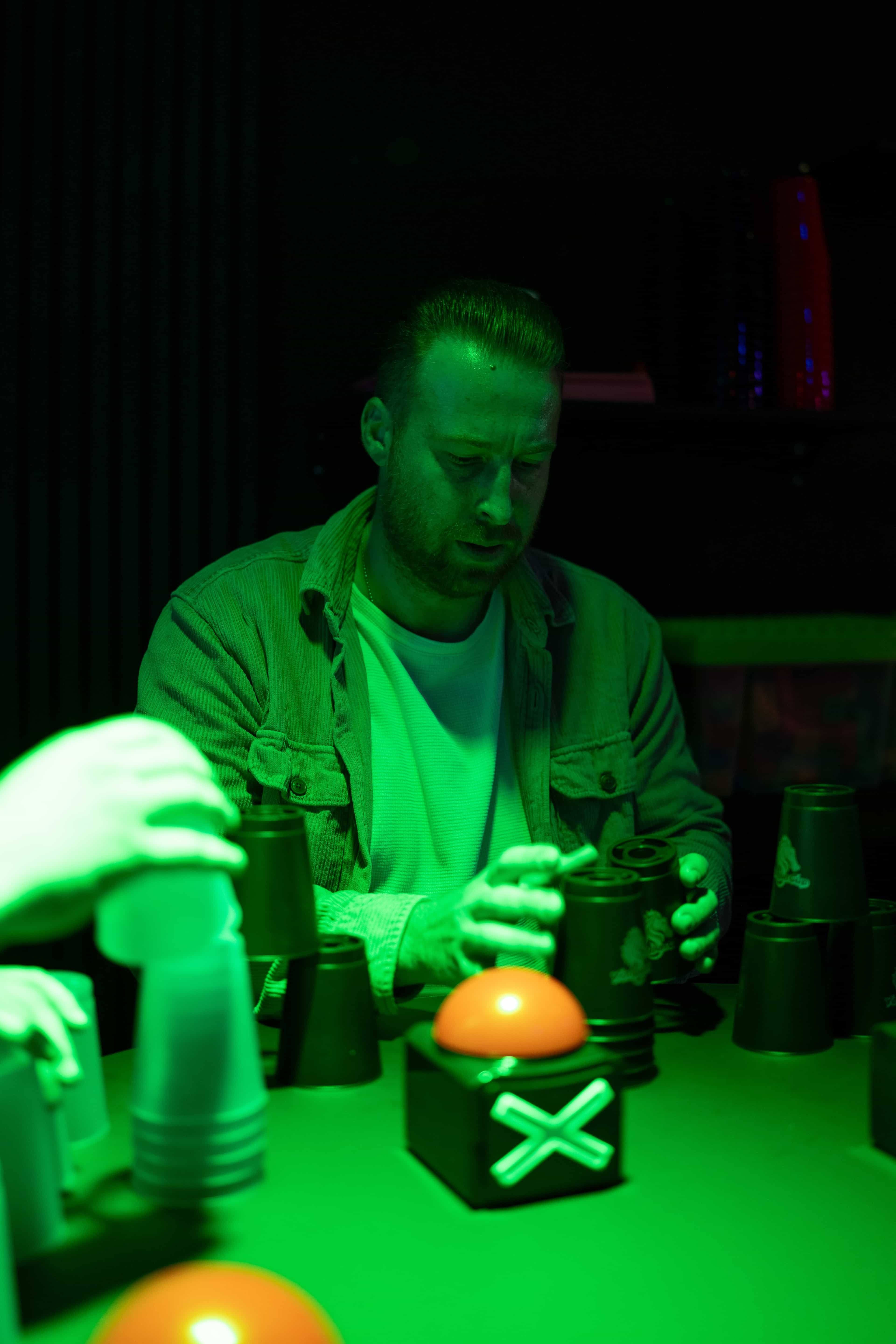 Teilnehmer am Becherstapeln